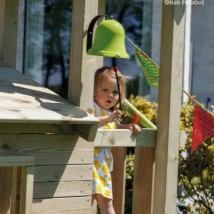 Maison de jeu en bois Lookout est livré avec un toboggan en plastique