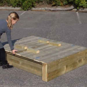 Bac à sable en bois Cubic Twist est un achat pour votre jardin