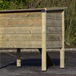 Arrière du poulailler, bois de 18 mm.