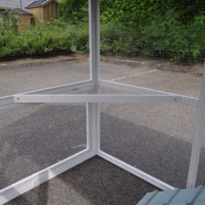 Poulailler Ariane avec des perches au enclos