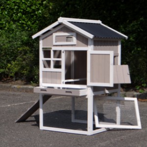 Grâce aux nombreuses ouvertures, le clapier Jason est facile à nettoyer