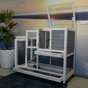 Cage intérieure pour lapin Esmee - Une toit en charnière, des tiroirs et des grandes portes
