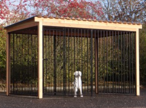 Chenil pour chien FLINQ noir avec toit et cader en bois de Douglas 342x185cm