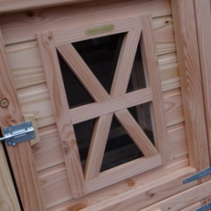 La nichoir de poulailler Flex 4.2 est équipée avec une fenêtre