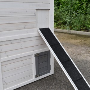 Les deux nichoirs du poulailler Double Medium ont  verrouillable