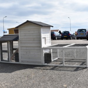 Un vu dans l'arrière du clapier pour lapin Double Small