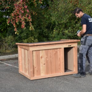 La niche pour chien Block Large est fabriquée en bois de Douglas