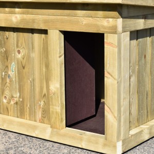 La niche pour chien Block Medium est équipée avec un partition fixe