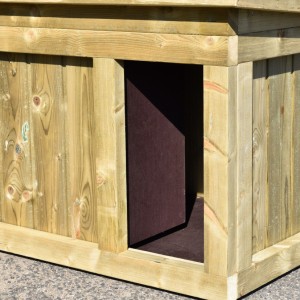 Niche pour chien Block Medium est équipée avec un partition fixe