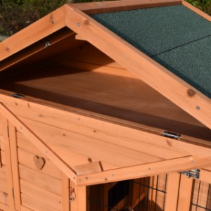 Clapier pour lapin Holiday Small a une grenier de stockage pratique