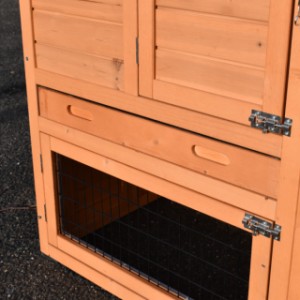 Clapier pour lapin Holiday Small est équipée avec mailles noires