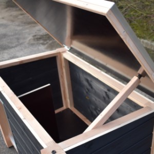 La niche pour chien Wolf est équipée avec un toit articulé