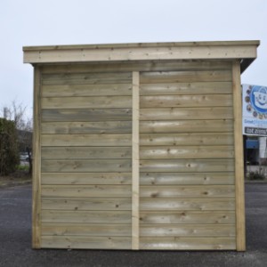 Un vu dans la côté à gauche du chenil pour chien Modul FORZ