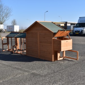 Clapier pour lapin Holiday Small a plusieurs ouvertures