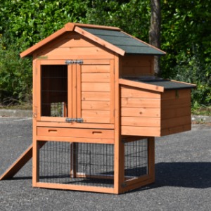 Le clapier Prestige Small est approprié pour 3 petits poules