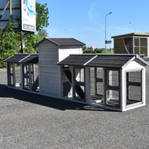 Un vu dans l'arrière du clapier pour lapin Double Small