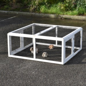 L’enclos pour lapins Multirun White est facile à déplacer