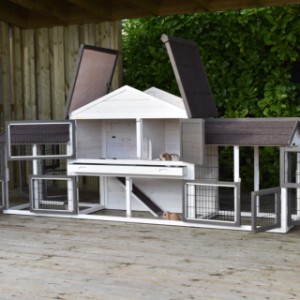 Le clapier pour lapin Regular Medium a plusieurs ouvertures