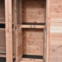 Volière Flex 3+.1+ dispose d’un espace de rangement pratique sous l’abri de nuit
