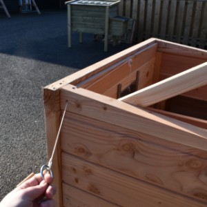 Le poulailler Chicky 2 peut être commandé depuis l’extérieur