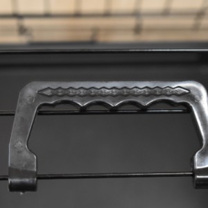 Le cage pour chien est équipée d’une poignée pratique