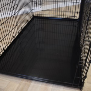 Le cage pour chien 3XL est équipée avec une tiroir métallique