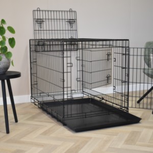 La cage pour chien Strong XL est équipée de 2 portes et 1 trappe