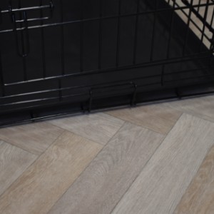 Le cage pour chien Strong L est équipée avec une tiroir en plastique