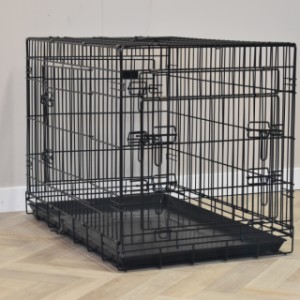 La cage pour chien Strong L est équipée de barreaux noirs robustes avec revêtement thermolaqué