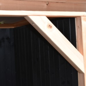 La niche Isa 1 est une construction en bois robuste.