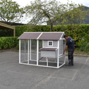Clapier pour lapin Royalty | Cet enclos a une hauteur debout de 183 cm