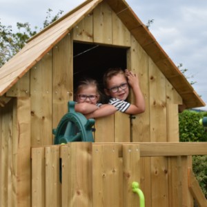 La maison de jeu Dream en bois offre des heures d'amusement