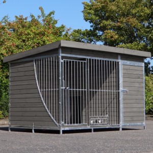 Chenil pour chien Heavy avec sol, niche et system d'alimentation 319x235x207cm