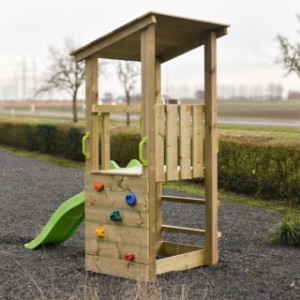 Tour de jeu Plan 90+ est équipée avec un structure d'escalade