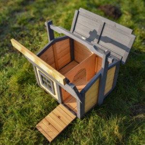 Un aperçu de l’intérieur de la maison pour chat Yara