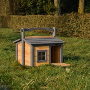 La petite maison du chat Yara est approprié pour un petit chat
