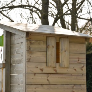Équipment de jeu Cabin 120 est équipée avec un petit fenêtre