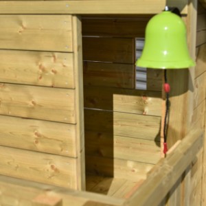 Dans la maisonnette Cabin, on peut jouer de manière chaleureuse et confortable
