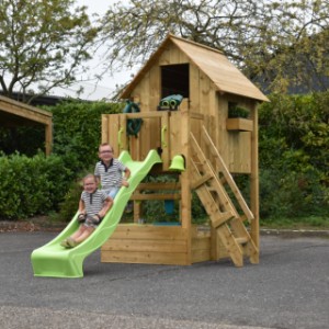 Maison de jeu Dream est fabriquée en bois d'épicéa impregné