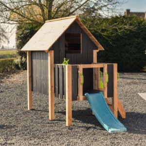 Maison de jeu Dream 60 est équipée avec un bel toboggan