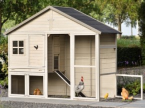 Poulailler Holiday Large est moderne, spacieux et de couleur gris clair/beige.