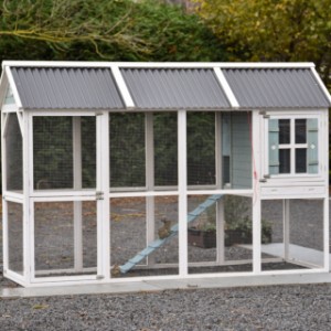 L’abri pour lapins Alexia est équipé d’un enclos spacieux pour vos lapins.