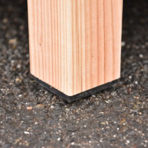 Sous les pieds de la niche Turbo se trouvent des blocs en plastique contre l’humidité ascendante.