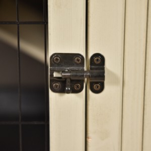 Les jolis verrous élégants du clapier Bobby