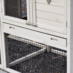 Le dortoir du Prestige Medium est équipé d’un pratique tiroir en plastique.