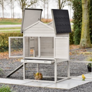 Le Prestige Medium dispose de nombreuses portes et trappes pour un nettoyage facile.