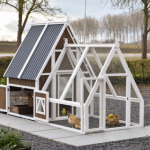 Le poulailler Pip avec parcours dispose de 2 portes battantes