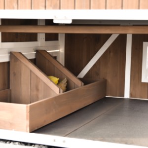 L’intérieur du poulailler Pip est équipé d’un grand pondoir divisé en 3 compartiments