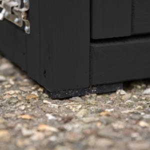 Le poulailler Holiday Large est équipé de pieds en caoutchouc.