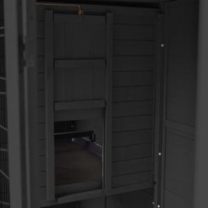 Le poulailler Holiday Large est équipé d’une trappe de fermeture facile à utiliser.